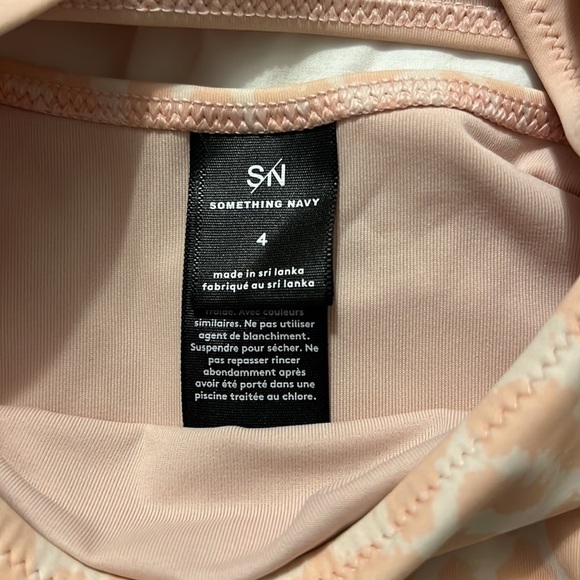 Keyhole One Piece Bathing Suit Leopard Print - Picture 4 of 5